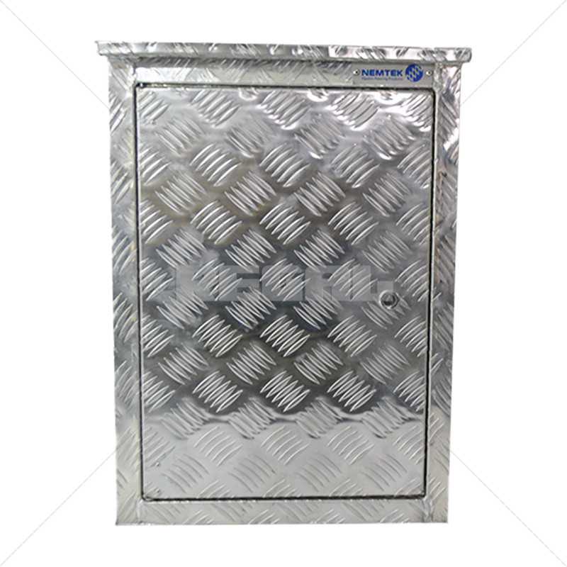 ENCLOSURE - Aluminium Tread Plate Box 610 x 800 x 300mm ENCLOSURE - Aluminium Tread Plate Box 610 x 800 x 300mm